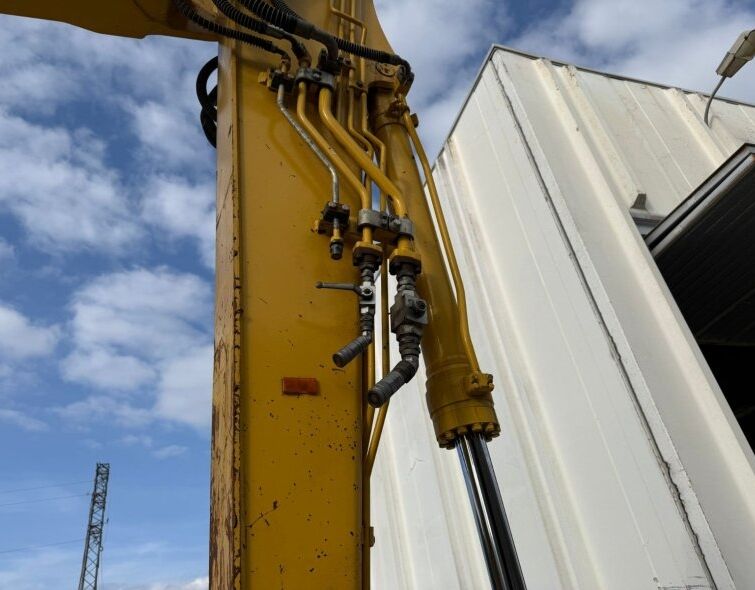 KOMATSU  PW160-11 + EPIROC HAMMER